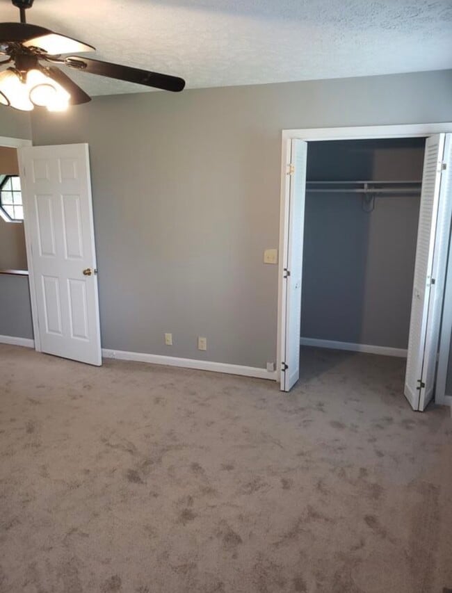 Building Photo - 445 Claircrest Dr