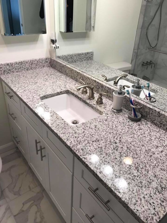 Mostrador de baño - 620 Peachtree St NE