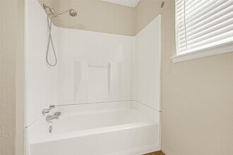 Building Photo - 539 Belwin Dr