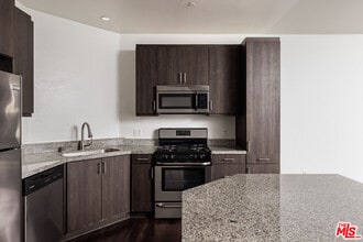 Building Photo - 1408 W Washington Blvd