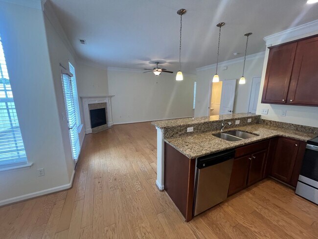 Foto del edificio - 5501 Curtis Breathwaite Ln