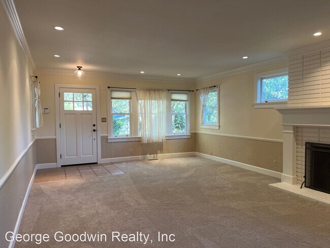 Building Photo - 3 br, 2.5 bath House - 152 C Street