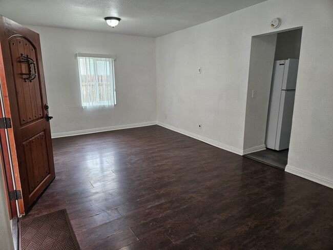 Sala de estar - 3172 Farnsworth Ave