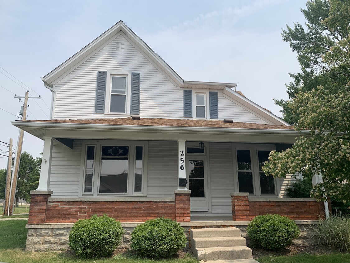 Primary Photo - 256 E 5th St