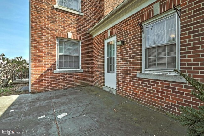 Building Photo - 314 Springs Ave