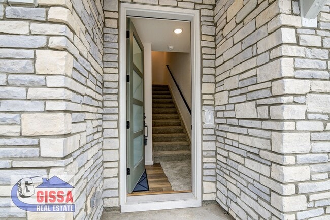 Building Photo - 1.5 year old townhome with 3 bedrooms, 2 1/2 bathrooms, 2-car garage at Victory Ridge available NOW!