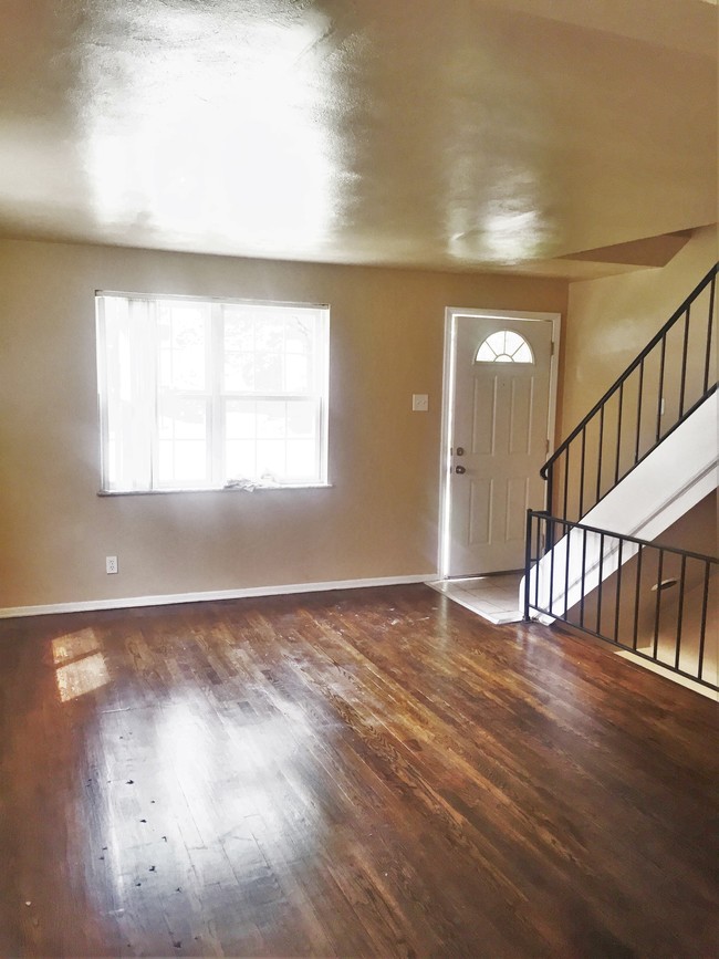 Building Photo - 3128 Glenwood Ct