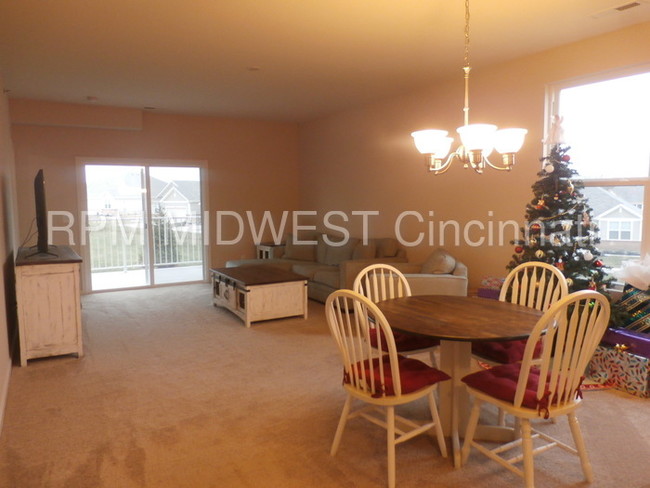 Building Photo - 9359 Bridgecreek Dr