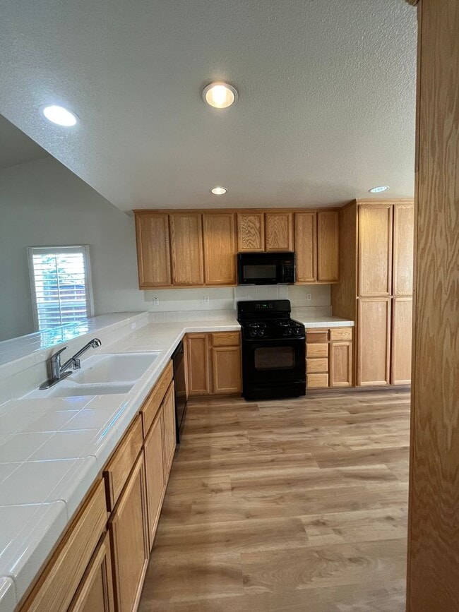 Building Photo - Hard to find Dixon single story home!
