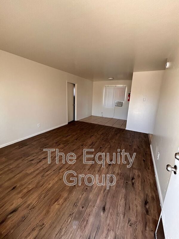 Foto del edificio - 321 E Elm St
