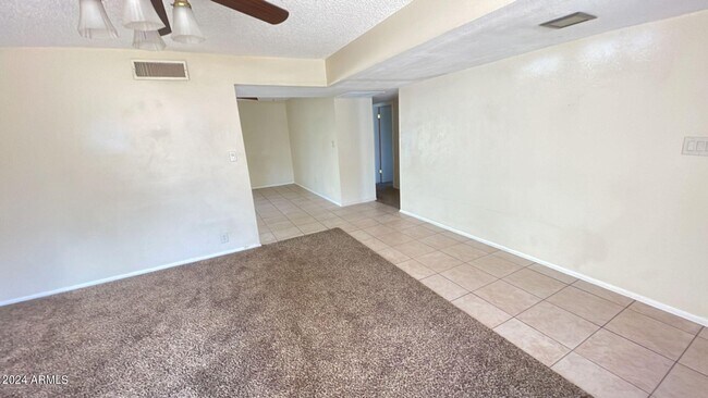 Building Photo - 10019 N 48th Dr