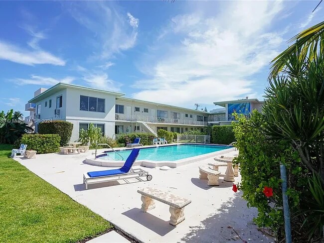 Foto del edificio - 2250 Bay Dr