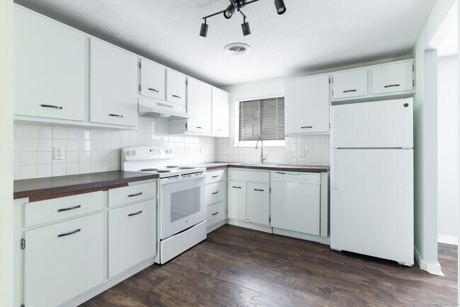 Building Photo - 144 Shepard Ave