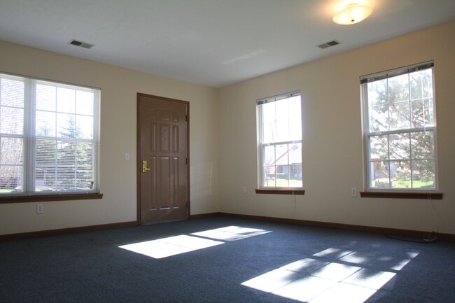 Building Photo - 318 South St