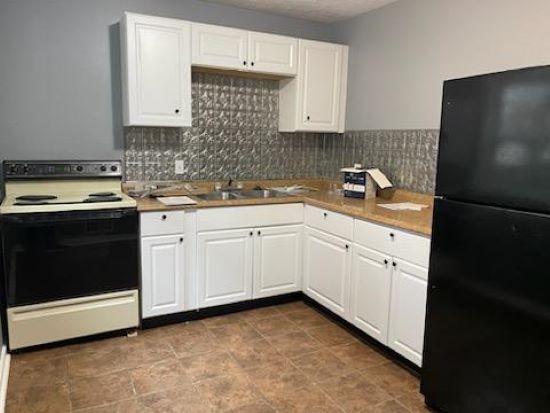 Building Photo - 726 W Lapeer St