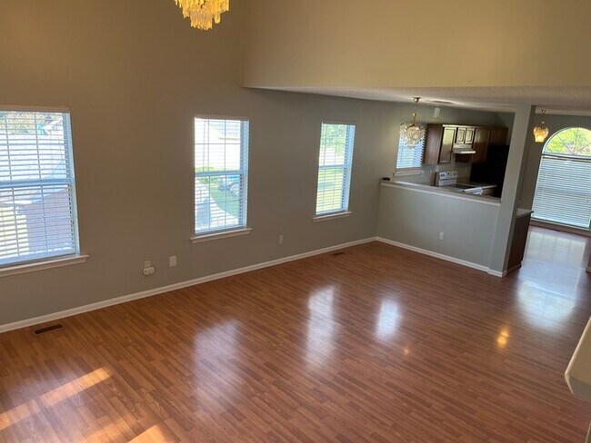 Building Photo - Large backyard and screened porch