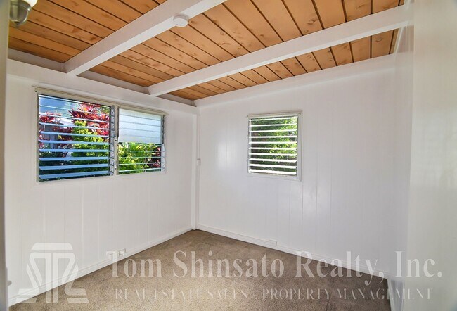 Building Photo - Spacious House available in Hawaii Kai!