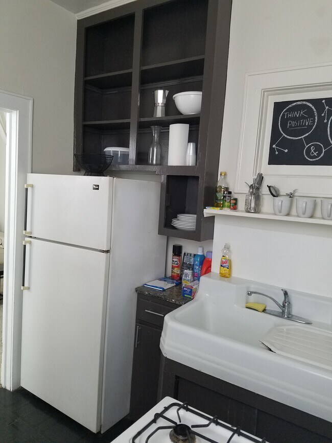 Kitchen - 1801 Summit Ave