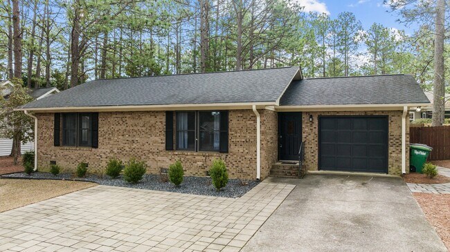 Foto del edificio - 1635 Longleaf Dr E