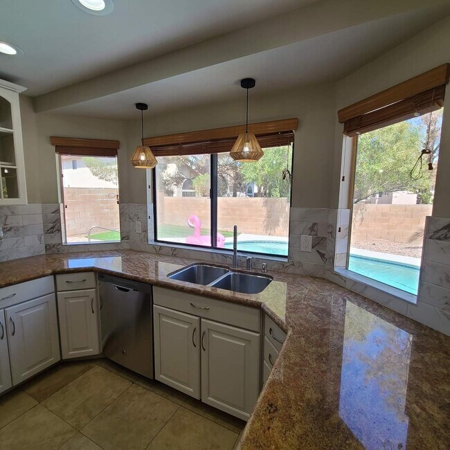 Building Photo - 3100 Waterview Dr