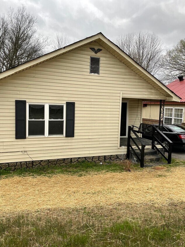 Primary Photo - Spacious 4 Bedroom/2 Bath Home