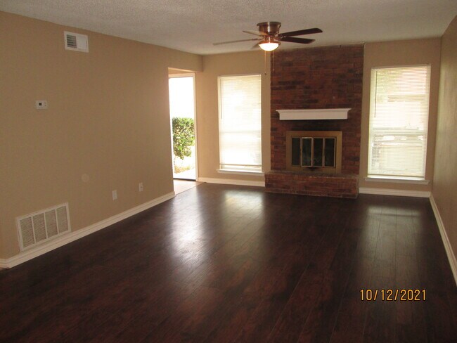 Building Photo - 709 Harbour Town Dr