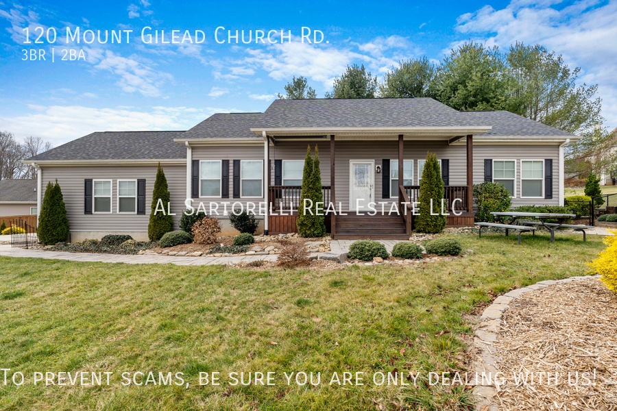 Primary Photo - Beautiful Updated 2017 home, pet friendly ...