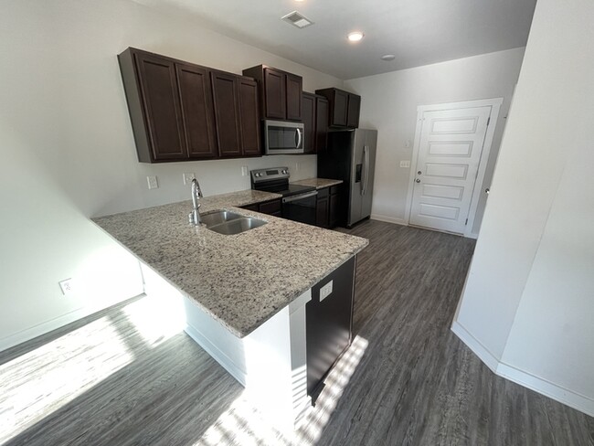 Building Photo - 3 Bed / 2.5 Bath Rental House in McCalla, AL