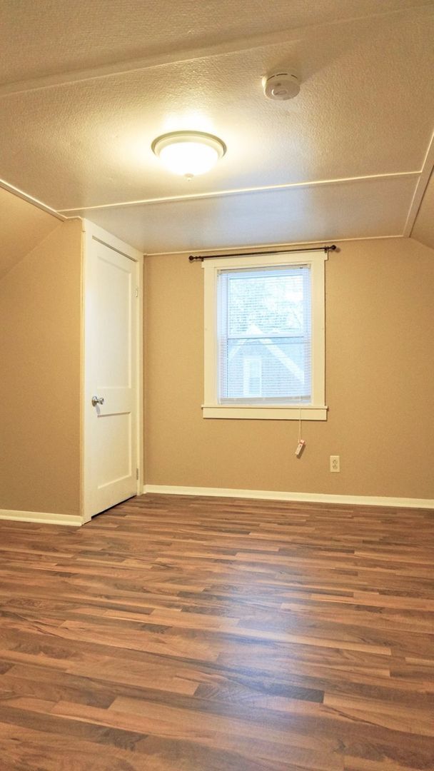 Foto del edificio - Rare 4 BD 1 Bath Single Family Home in Dow...