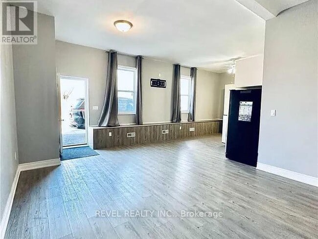 Building Photo - 528 Lincoln St