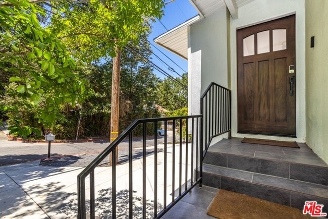 Building Photo - 8876 Wonderland Ave