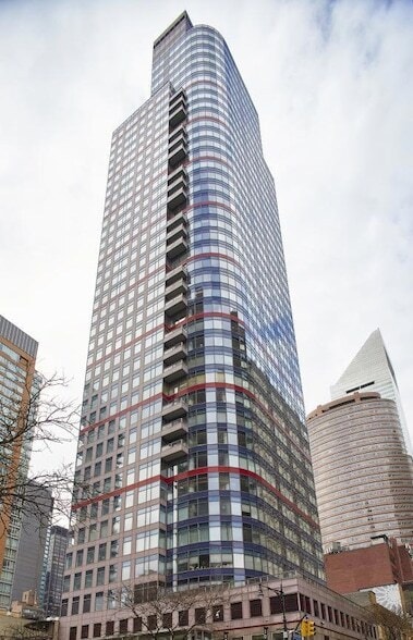 Building Photo - 250 E 54th St