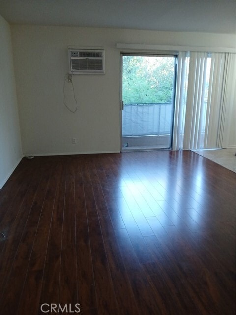 Building Photo - 14551 Vose St