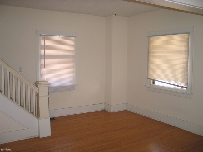 Building Photo - 3 br, 1 bath House - 717 W Kalamazoo Ave