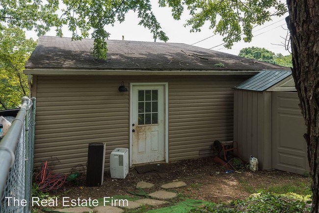 Building Photo - 2 br, 1 bath House - 4409 Sunflower Rd