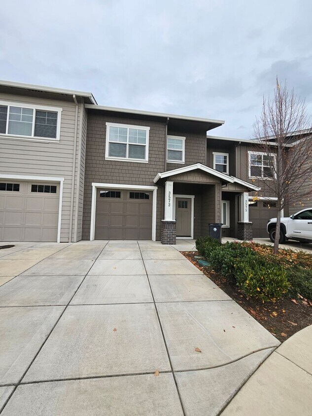 Primary Photo - Beautiful Townhomes in East Medford