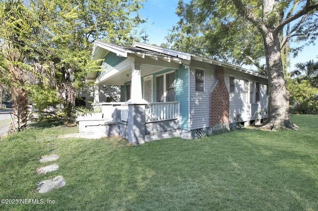 Building Photo - 1431 W 26th St