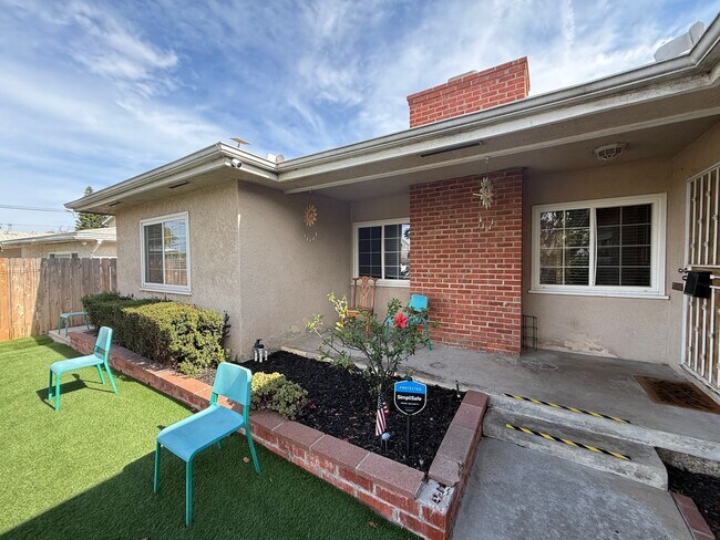 Foto del edificio - Large 5 Bed 3 Bath Home on East Falls - Popular Street Close to Campus!!!