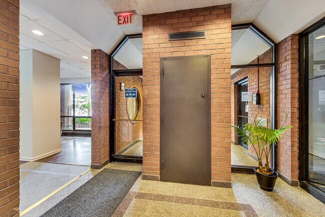 Foto del edificio - 899 S Plymouth Ct