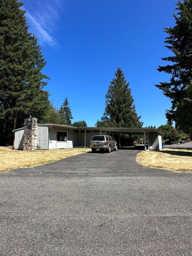 Building Photo - Fabulous Puyallup Newley Remodled 3 Bedroo...
