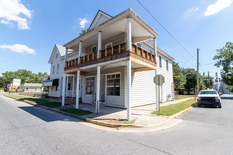 Primary Photo - 145 S Bradford St