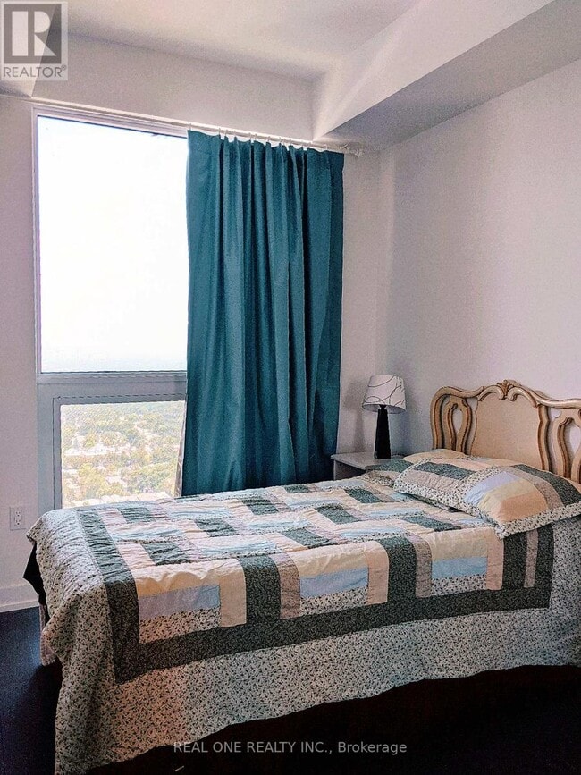 Photo du bâtiment - 39 Roehampton Ave