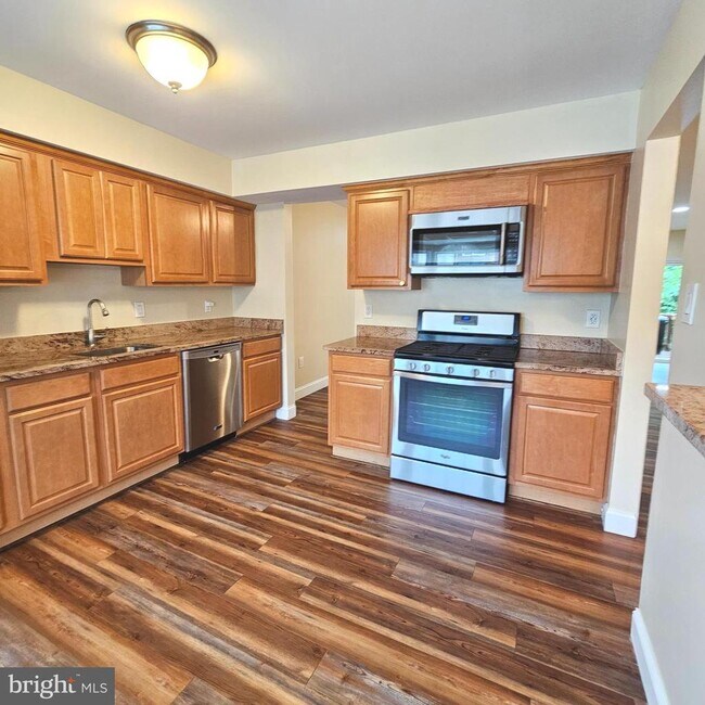 Foto del edificio - 7811 Wintercress Ln