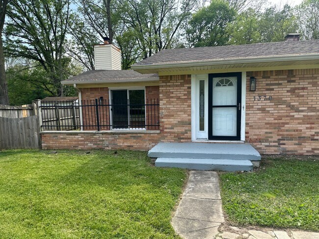 Foto del edificio - 1370 Farley Dr