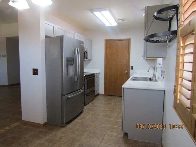 Building Photo - PETS ARE NEGOTIABLE WITH OWNER APPROVAL
