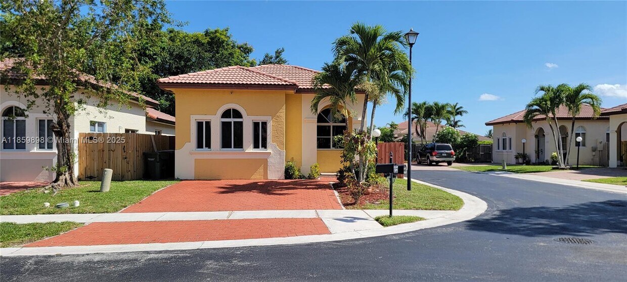 Foto principal - 2501 NE 41st Terrace