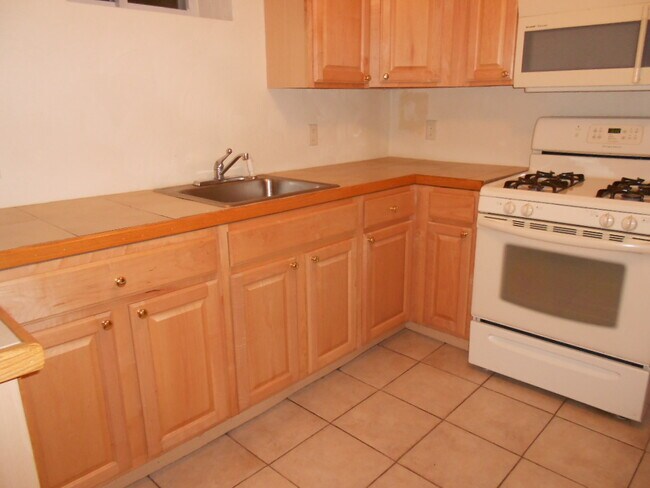 Immaculate Kitchen with Full Size Appliances - 9 Spring St