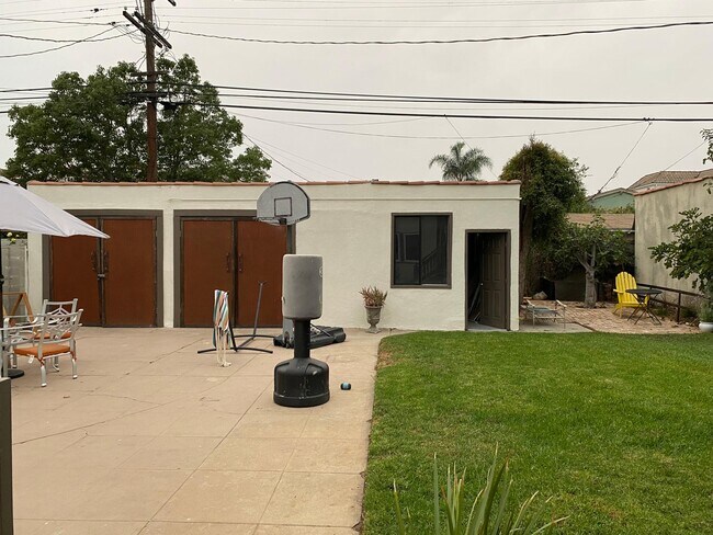 Building Photo - 1123 S Rimpau Blvd