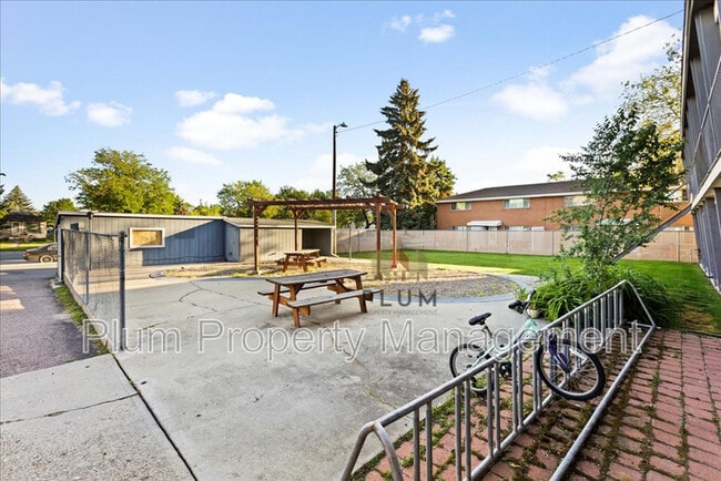 Building Photo - 1024 Stephens Ave