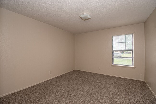 Building Photo - PEPERPORT.3902-3904